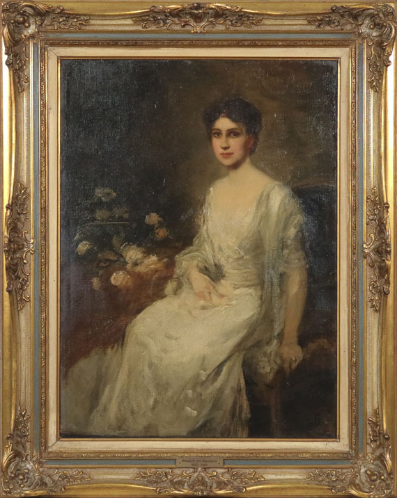 Friedrich August von Kaulbach - Sitzende Dame im weißen Kleid - Cornice