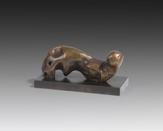 Henry Moore - Reclining Figure Holes - Altre immagini