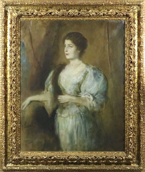 Franz von Lenbach - Porträt einer Dame mit Perlenkette und Pelzstola - Cornice