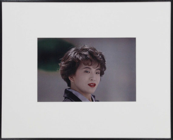 Christopher Williams - Tokuyo Yamada, Hair Designer, Shinbiyo Shuppan Co., Ltd., Minami-Aoyama, Tokyo, April 14, 1993 (A) und (R) - Cornice