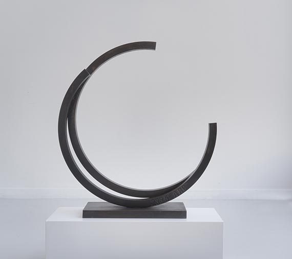 Bernar Venet - Deux Arcs 233.5°