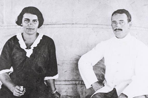 Illustration  for: Lotte and H. M. Pechstein on their trip to Palau, 1914, photo: unknown.