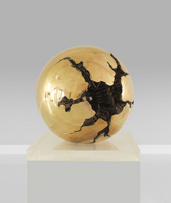 Arnaldo Pomodoro - Sfera con perforazione - Altre immagini