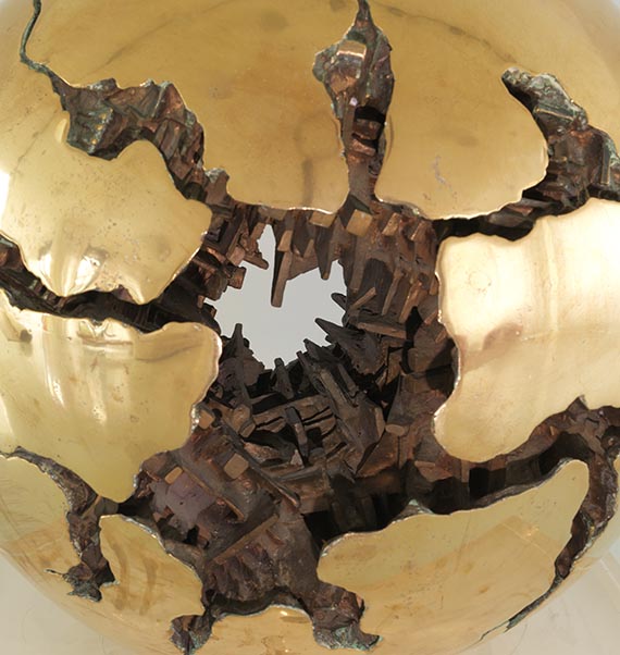 Arnaldo Pomodoro - Sfera con perforazione - Altre immagini